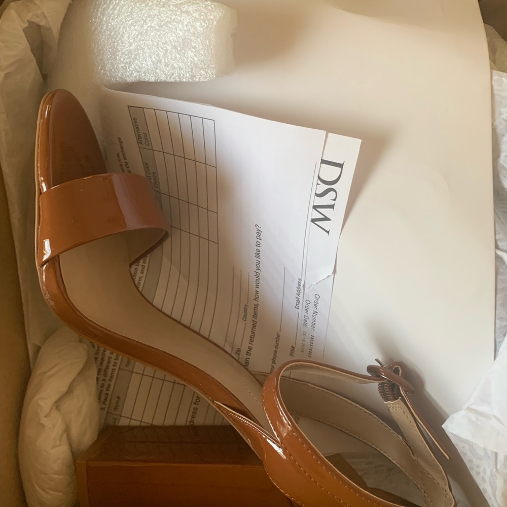 NIB WOMENS MIX NO 6 CHUNKY HEEL SANDALS SIZE 9